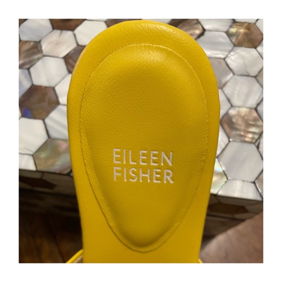 Eileen Fisher Edge Leather Thong Slide Sandals in Butter Yellow 7.5 - Picture 3 of 11